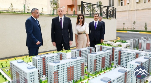 İlham Əliyev məcburi köçkünlər üçün salınmış “Qobu Park-2” yaşayış kompleks ...