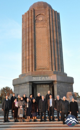 “Yaşayan Nizami Gəncəvi” konfransı keçirilib