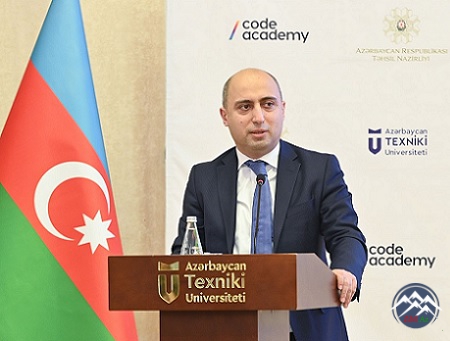 Təhsil naziri “Code Academy”nin məzunu olan AzTU tələbələrinə diplomları təqdim edib