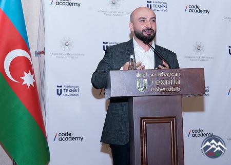 Təhsil naziri “Code Academy”nin məzunu olan AzTU tələbələrinə diplomları təqdim edib