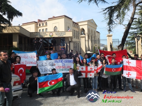 Gürcüstanda yaşayan azərbaycanlı gənclər ölkəmizə dəstək aksiyası keçiriblə ...