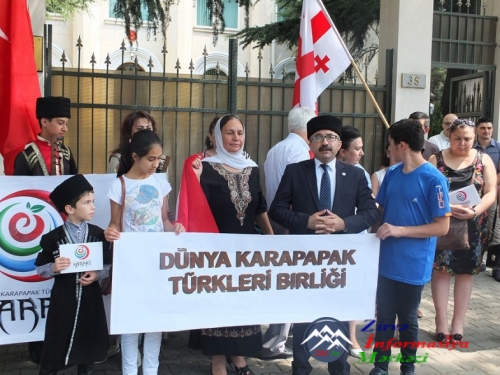 Gürcüstanda yaşayan türklər və azərbaycanlılar Türkiyəyə dəstək aksiyası keçiriblər