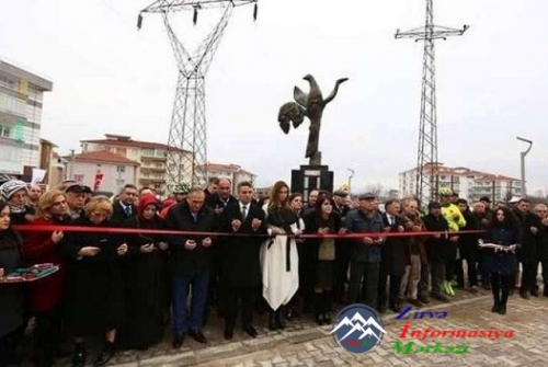 Türkiyənin Bolu şəhərinin Qarabağ parkında Xarıbülbül abidəsinin açılışı olub