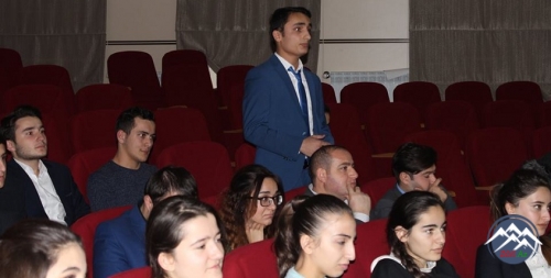 YAP Yasamal rayon təşkilatında sosial şəbəkələrdə fəal iştirak edən gənclərlə görüş keçirilib