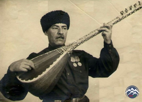 BORÇALI AŞIQ MƏKTƏBİNİN GÖRKƏMLİ NÜMAYƏNDƏSİ:  AŞIQ SADIQ SULTANOV  (1893-1965)