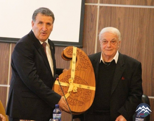 AMEA-nın vitse-prezidenti Tbilisidə akademik Elizbar Cavelidzenin 80 illik yubiley tədbirində iştirak edib