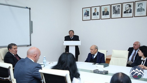 “İzahlı dilçilik terminləri lüğəti”nin təqdimatı olub