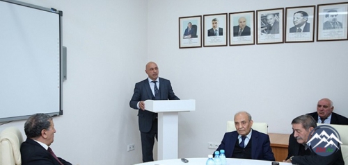 “İzahlı dilçilik terminləri lüğəti”nin təqdimatı olub