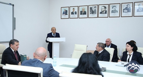 “İzahlı dilçilik terminləri lüğəti”nin təqdimatı olub
