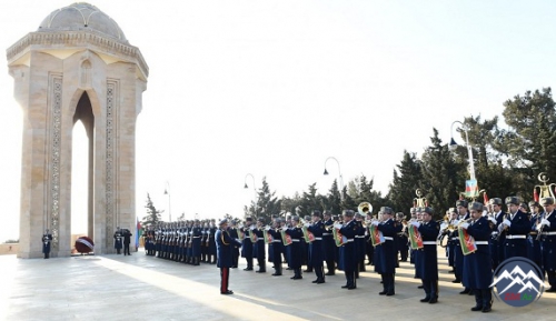 Azərbaycan Prezidenti İlham Əliyev 20 Yanvar şəhidlərinin əziz xatirəsini yad edib