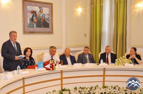 Salidə Şərifovanın “Leyla Əliyevanın poetik dünyası” kitabının təqdimatı keçirilib