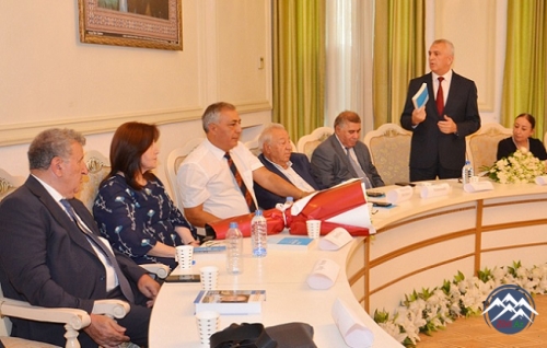 Salidə Şərifovanın “Leyla Əliyevanın poetik dünyası” kitabının təqdimatı keçirilib