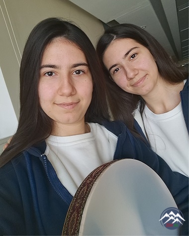 Milli musiqi irsimizin gənc təmsilçiləri:  Aysu və Dəniz İsmayılovalar