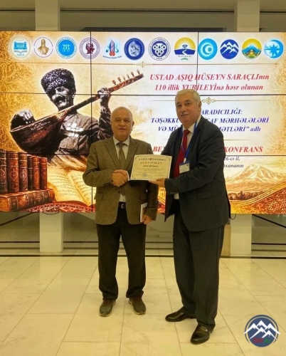 AMEA-da USTAD AŞIQ HÜSEYN SARAÇLInın 110 illik YUBİLEYİnə həsr olunan BEYNƏLXALQ ELMİ KONFRANSI ÖZ İŞİNİ DAVAM ETDİRİB