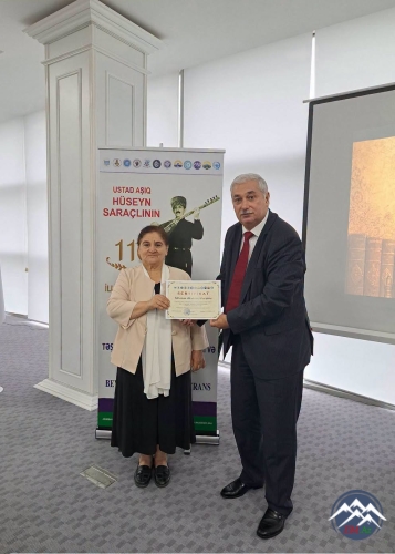 AMEA-da USTAD AŞIQ HÜSEYN SARAÇLInın 110 illik YUBİLEYİnə həsr olunan BEYNƏLXALQ ELMİ KONFRANSI ÖZ İŞİNİ DAVAM ETDİRİB